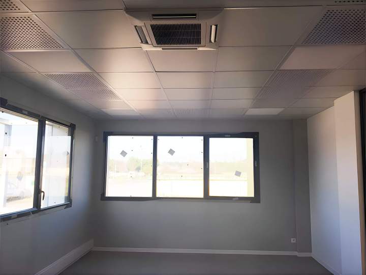 Plafonds techniques et décoratifs sur mesure.