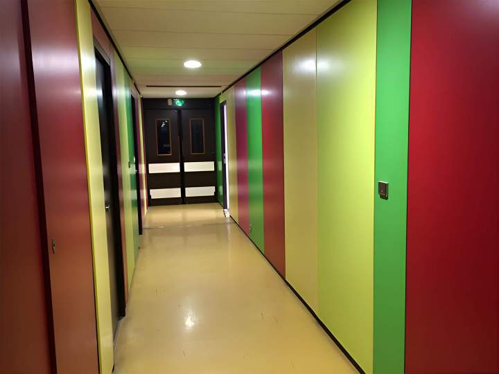 Peinture intérieure et extérieure, finitions soignées.