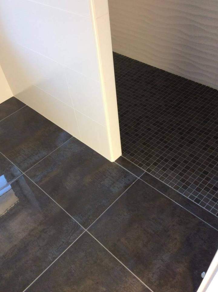 Pose de carrelage, faïence pour toutes pièces.